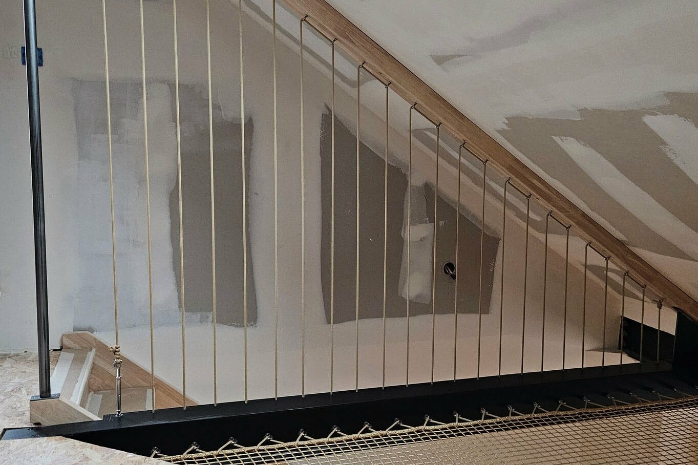 Filet garde corps escalier beige et filet interieur