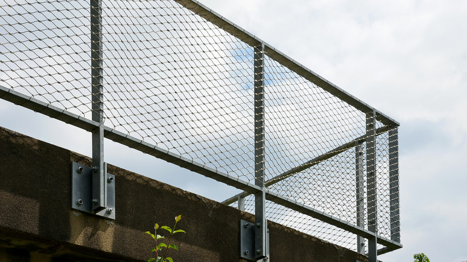 how to put a net on railings