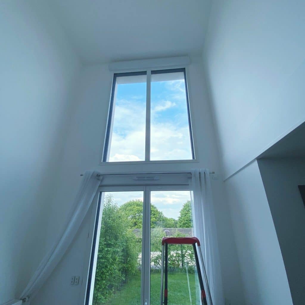 Un filet d’habitation sur mesure entre deux baies vitrées : lumière et optimisation de l’espace