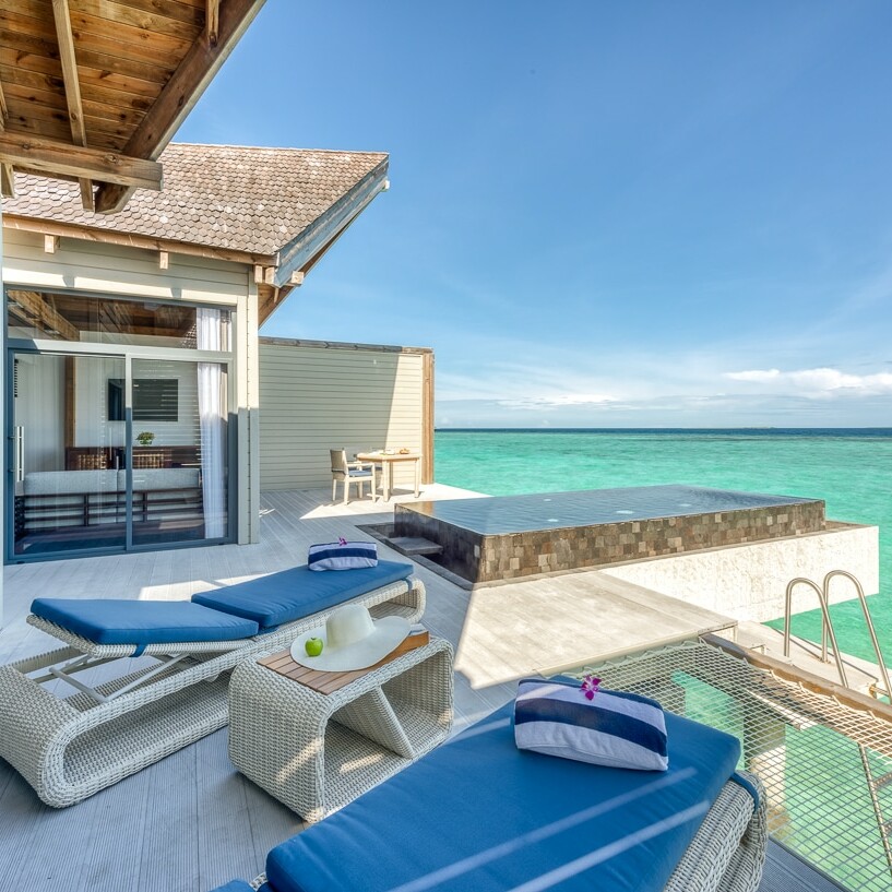 Filet exterieur hotel piscine lagon