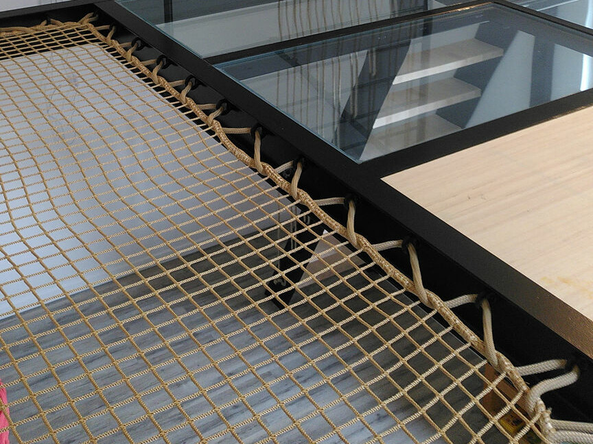 Filet interieur 30x30mm beige zoom sur structure métallique