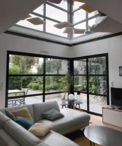 Filet mezzanine sur mesure dans grande verrière structure métallique