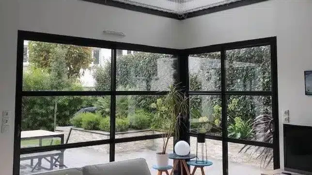 Filet mezzanine sur mesure dans grande verrière structure métallique