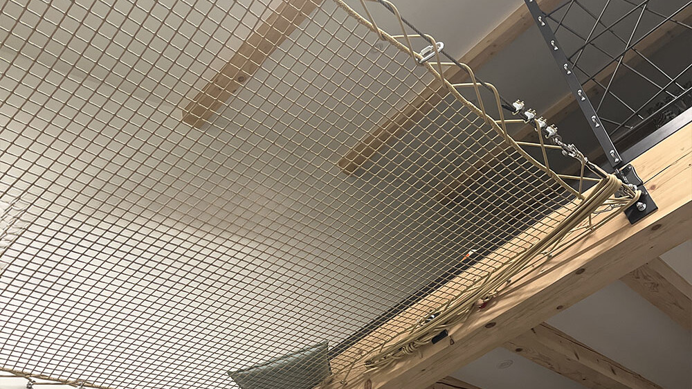 indoor beige net cable fastening