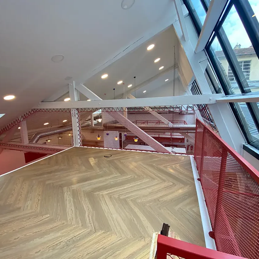 filet interieur et garde corps rouge