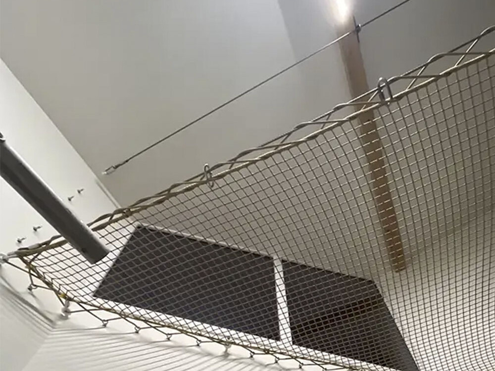 filet habitation beige laçage double fixé sur cable