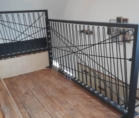 Les 6 avantages des filets garde-corps pour escaliers et mezzanines